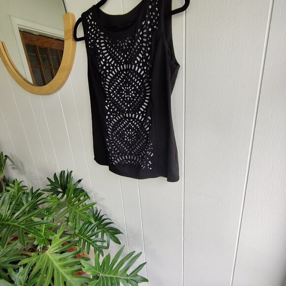 Top by Worthington, Batik like eyelet design in black over white, dressy & fun.M - Picture 5 of 5